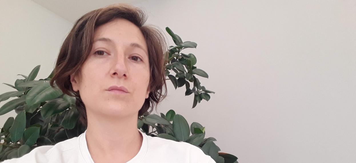 Vanina Géré in front of plant