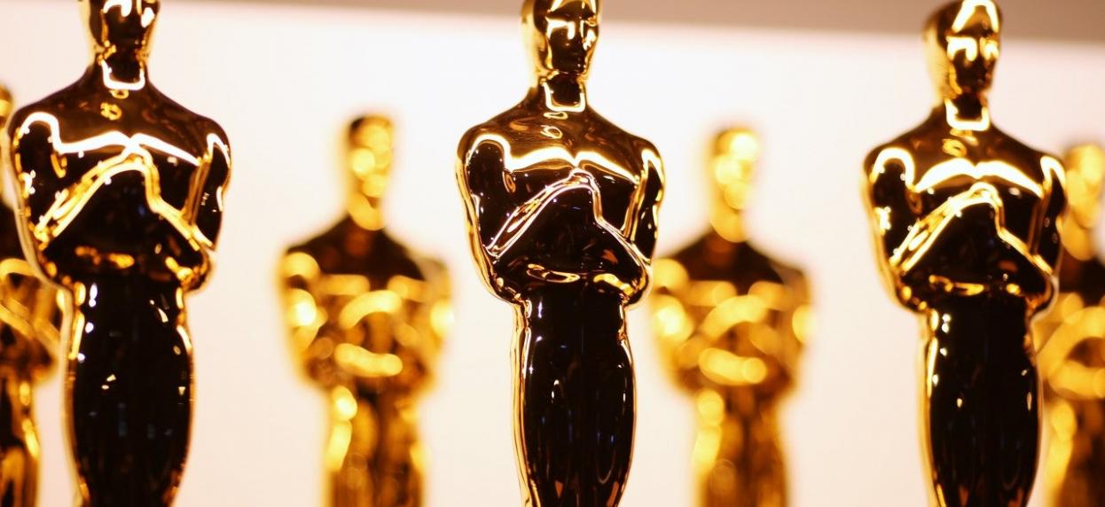 Rows of golden Oscar statues