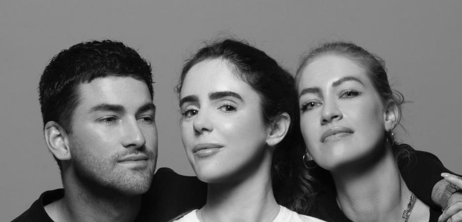 Photo blanc et noir de group: Jean Aurelie, Frédéric Monceau & Sélina Beutler